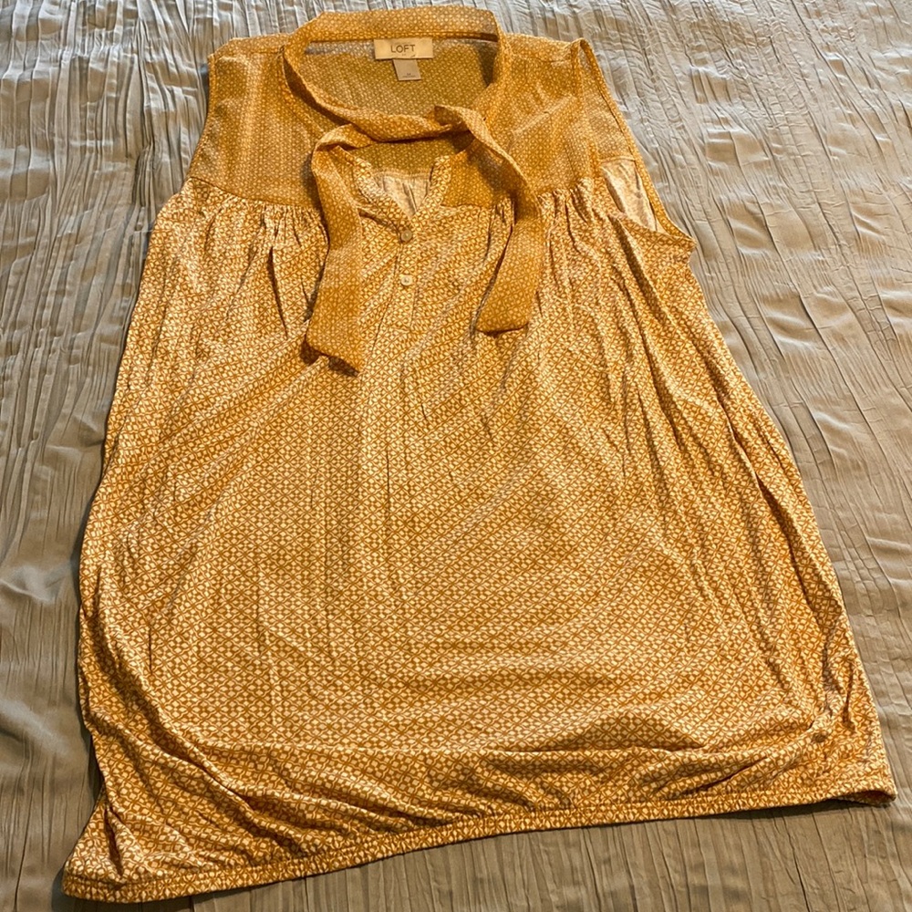 Women’s Loft tank top. Size medium!